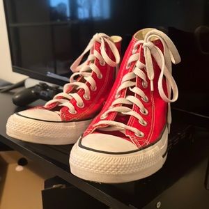 Lightly used like new Red converse size women’s 6